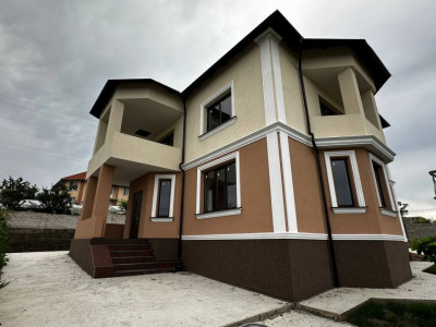 Vanzare casa în 2 nivele, 210 mp + 8,5 ari, Buiucani.