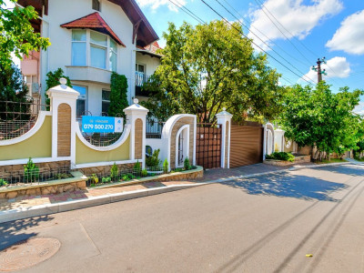 Casa în zona rezidențială, Codru, 258 mp + 7 ari.