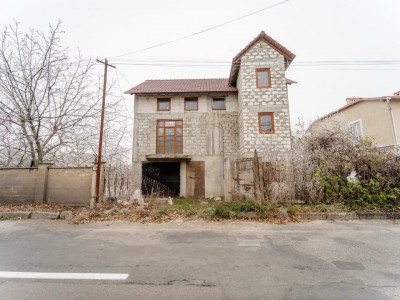 Casa cu 3 nivele de vânzare în sect. Telecentru, str. Ialoveni. 