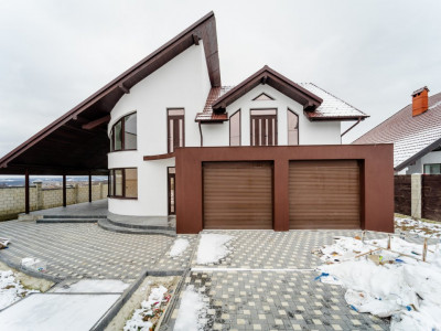 Casă individuală, 2 nivele, 220 m2 + 7 ari, Poiana Domnească.