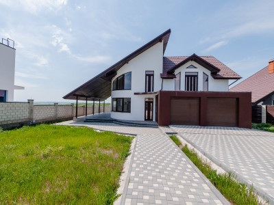 Индивидуальный дом, 2 уровня, 220 м2 + 7 соток, Пояна Домняскэ.