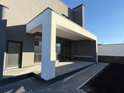 Casă în Poiana Domnească, str-la Tineretului 9, lângă pădure!
