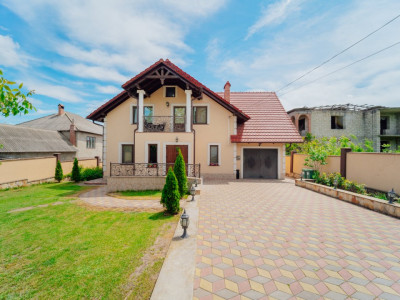 Просторный дом на продажу с 3 спальнями и гостиной в Дурлештах, ул. Пэчий.