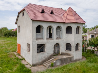 Casă în 2 nivele, în variantă sură, Strășeni, sat. Sireți.