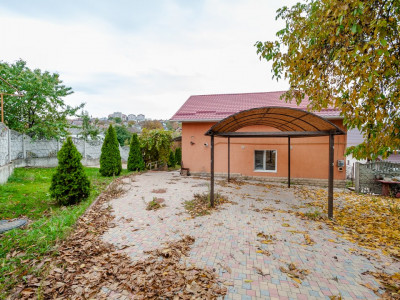 Casă de vânzare – Durlești, str. Mihai Sadoveanu, 106 mp+6 ari.