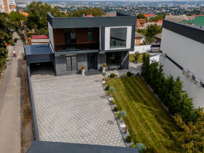 Casă în stil Hi Tech, variantă albă, 260 mp + 6,30 ari, Durlești.