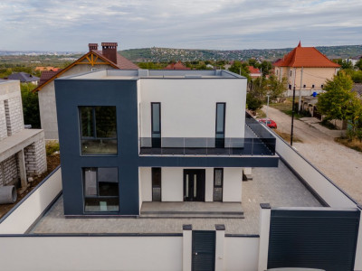 Casă spațioasă de vânzare – 220 mp, 2 etaje, 3 dormitoare – Trușeni