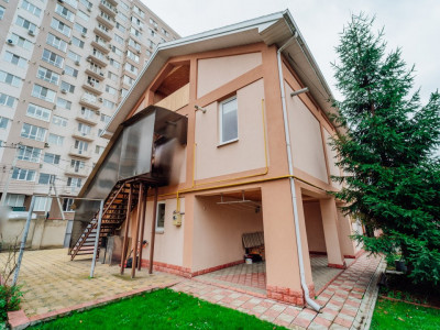 Spre închiriere townhouse spațios în sect. Buiucani, lângă Valea Morilor!