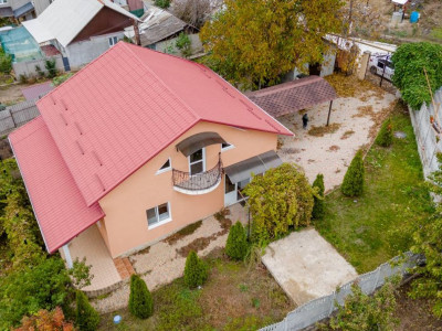 Casă de vânzare – Durlești, str. Mihai Sadoveanu, 107 mp+6 ari.