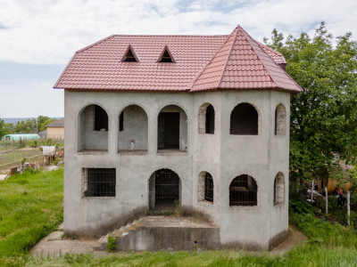 Продаётся дом в 2 этажа, серый вариант, Страшены, село Сирець.