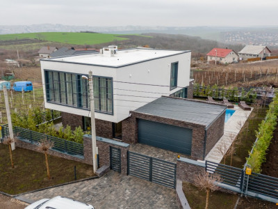 Casă hi-tech cu piscină în Colonita–confort, stil și eleganță în fiecare detaliu