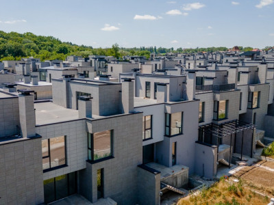 Таунхаус в жилом комплексе Poiana Pinului, ExFactor.