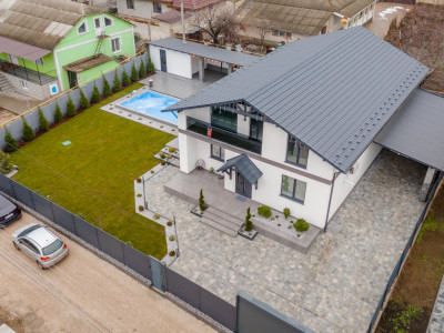 Современный двухэтажный дом с бассейном в Кожушна, ул. Конструкторилор.