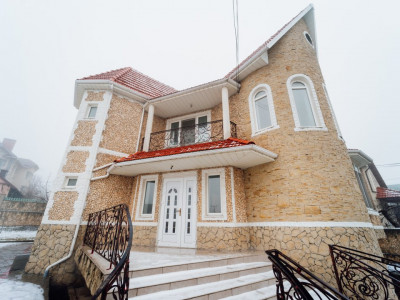 Индивидуальный дом в Яловенах, 2 уровня, 250 кв.м + 6 соток.