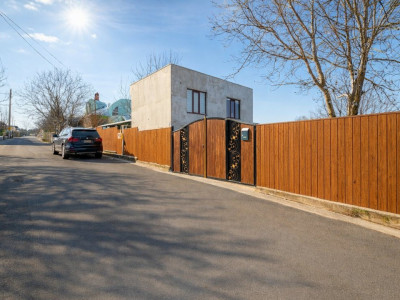 Дом на продажу в Яловенах, на берегу озера Данчены.