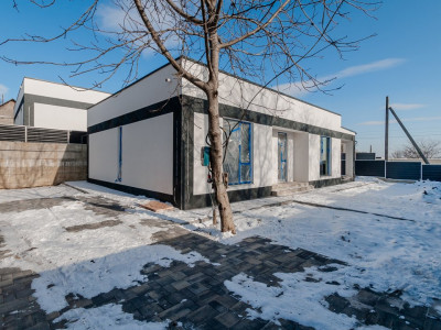 Case noi într-un nivel – zonă bună! 3 locuințe disponibile 