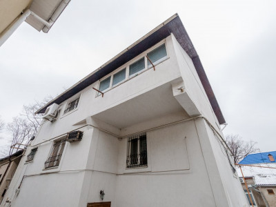 Vânzare casă cu 3 nivele în centrul Chișinăului, str. Alexei Sciusev