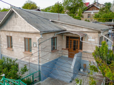Casă spațioasă cu 6,6 ari teren privatizat în Poșta Veche, zonă liniștită!
