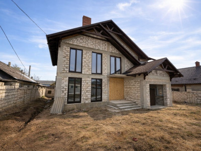 Casa de vanzare în Lozova, 370mp + 7 ari.