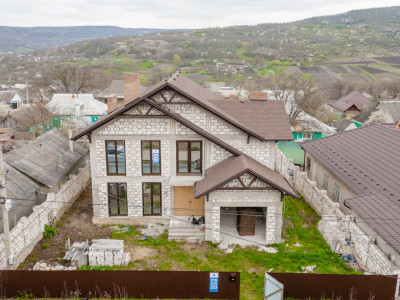 Casa de vanzare în Lozova, 370mp + 7 ari.