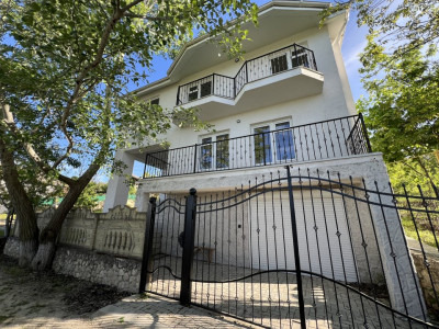 Vilă spre vânzare în Vadul lui Vodă – 167 mp, teren 8 ari