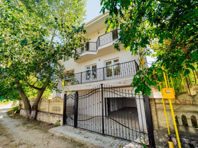 Vilă spre vânzare în Vadul lui Vodă – 167 mp, teren 8 ari