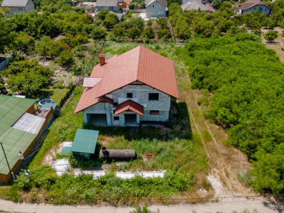 Дом на продажу в с. Трушены, 250 м² + 12 соток.
