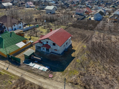 Дом на продажу в с. Трушены, 250 м² + 12 соток.