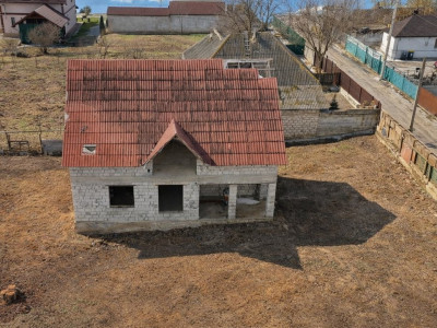 Casa de vânzare în Sîngera, 160 mp + 5,5 ari.