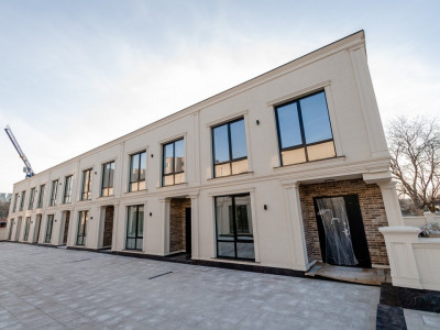 Vânzare townhouse în variantă albă, 180 mp, Durlești, str. Dacilor.