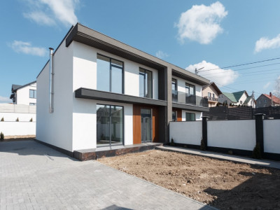 Duplex modern cu reparație premium, 2 nivele, 138 m² + 3,5 ari, Băcioi - Centru.