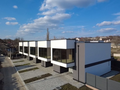 Vanzare townhouse în 2 nivele, 150 mp, Budești 