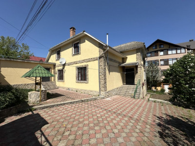 Casă în 3 nivele! Durlești, str. Renașterii , 180m2 + 6 ari!