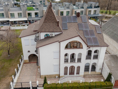 Casa superbă cu piscină lânga Poiana Pinului