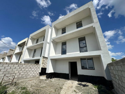 Townhouse in 2 nivele si garaj subteran