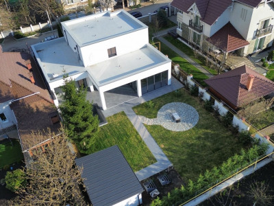 Casă modernă Hi-Tech cu piscină și garaj dublu, 180 mp, 7 ari – Stăuceni.
