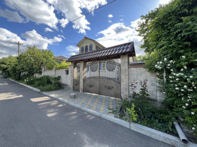 Casă de vânzare în Codru, 177,5 mp + 6 ari.
