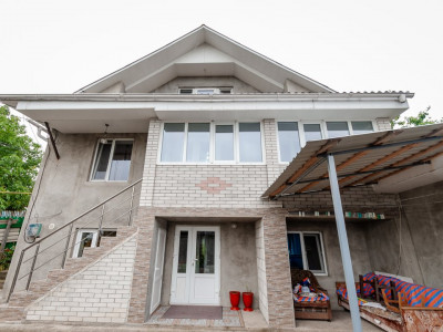 Casa de vânzare în Micăuți, 175 mp + 10 ari.