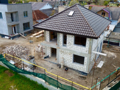 Casă individuală în 2 nivele, 150 mp + 3 ari, Durlești, str. Cișmelelor.