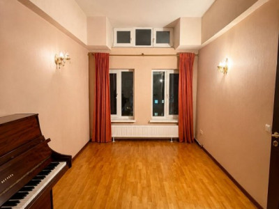 Vânzare | Apartament cu 4 dormitoare 