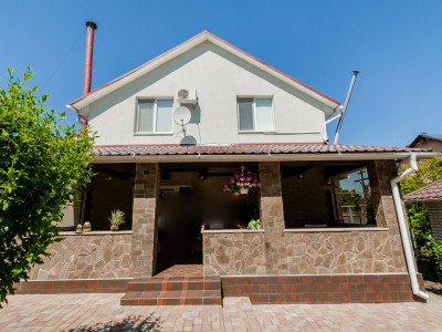 Casă/Vilă în Dumbrava | Foișor, garaj, parcare pentru 3 mașini | reparație euro.