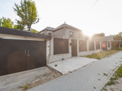 Продаётся индивидуальный дом в г. Кодру, ул. Иван Тургенев