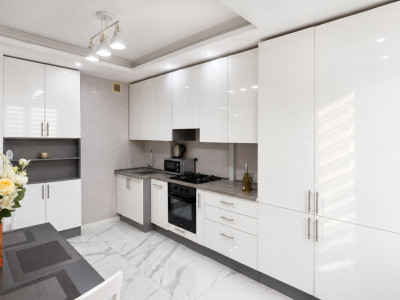 Chirie | Apartament cu 2 dormitoare și living, 65 m², sect. Centru