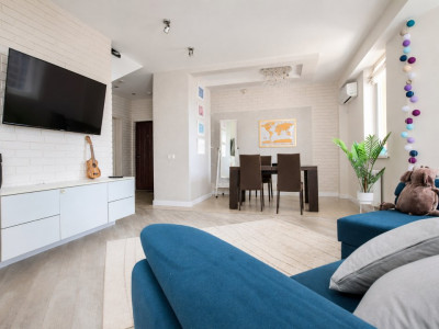 Chirie | Penthouse cu 3 camere și living, 112 m², sect. Centru