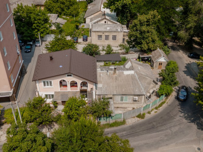 Casă în 2 nivele, str. Vasile Lupu, 165 mp | 4 ari teren pentru construcții