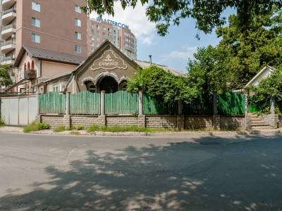 Одноэтажный дом на ул. Василе Лупу | 2,7 сотки земли под строительство
