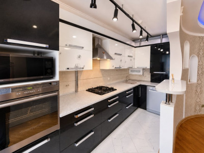 Chirie | Apartament cu 3 dormitoare și living, 120 mp, sect. Centru