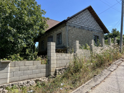 Casă de vânzare în s. Văsieni, r. Ialoveni – 104 mp + 9 ari