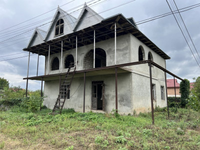 Spre vânzare: Casă din cotileț în 2 niveluri (nefinisată) – or. Bucovăț, r-nul