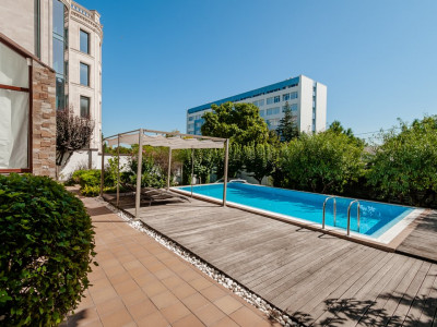 Casă modernă cu piscină, saună și curte privată | Telecentru